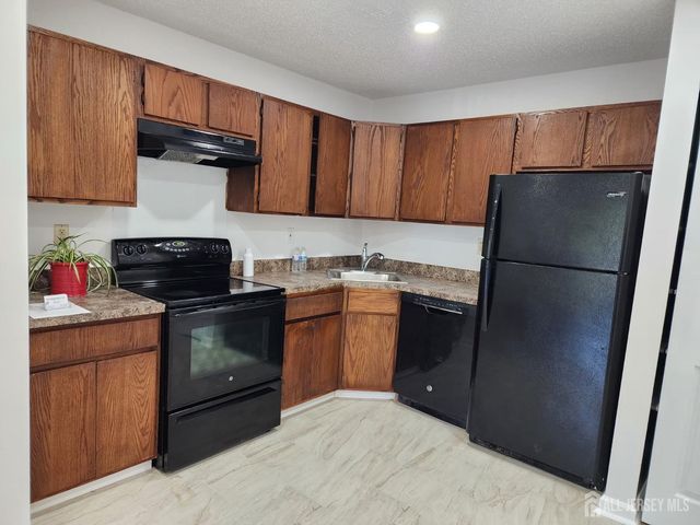 282 Hampshire Court 282, Piscataway, NJ 08854