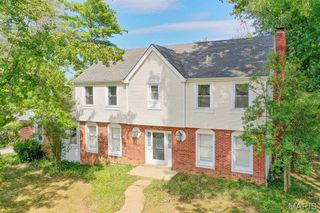 896 Twin Pines Drive, St Louis, MO 63122