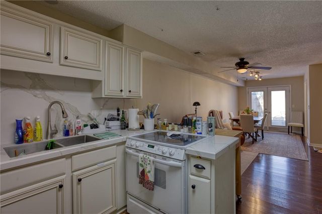 5122 Lamar Avenue, Mission, KS 66202