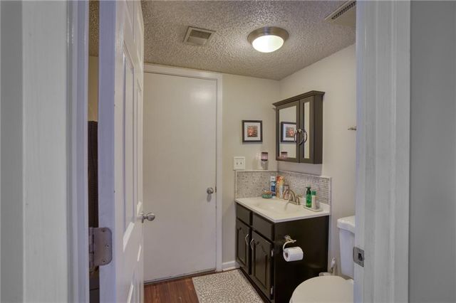 5122 Lamar Avenue, Mission, KS 66202