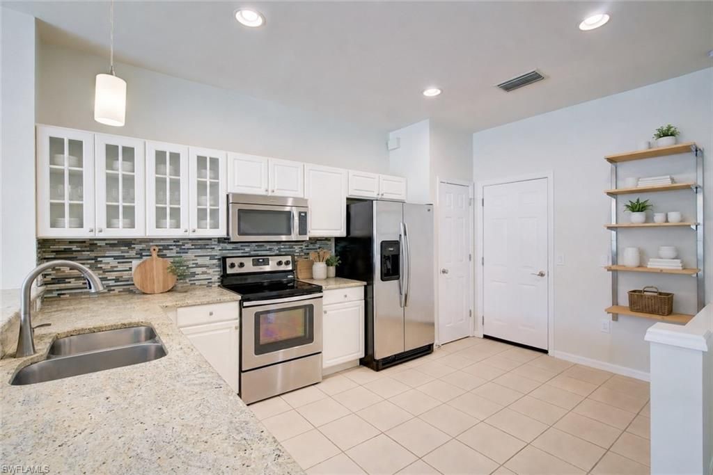 904 Hampton CIR, NAPLES, FL 34105 — photo 2