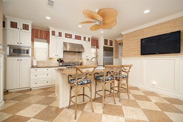 208 E Balboa Boulevard, Newport Beach, CA 92661