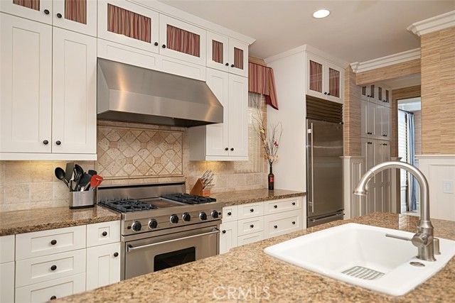 208 E Balboa Boulevard, Newport Beach, CA 92661