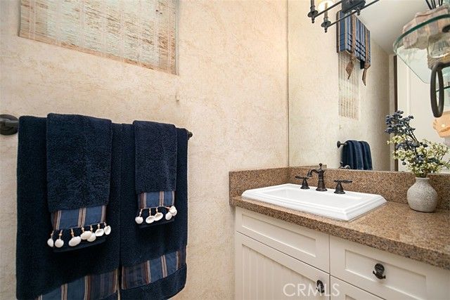 208 E Balboa Boulevard, Newport Beach, CA 92661