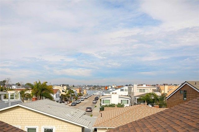 208 E Balboa Boulevard, Newport Beach, CA 92661