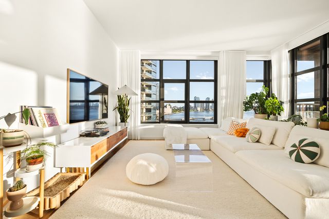 29 HURON Street 6CW, New York City, NY 11222