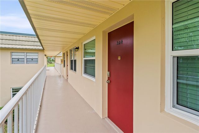 35 Vista Gardens Trail 204, Vero Beach, FL 32962