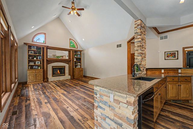 12980 W Mount Healthy Road, Columbus, IN 47201
