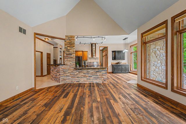 12980 W Mount Healthy Road, Columbus, IN 47201
