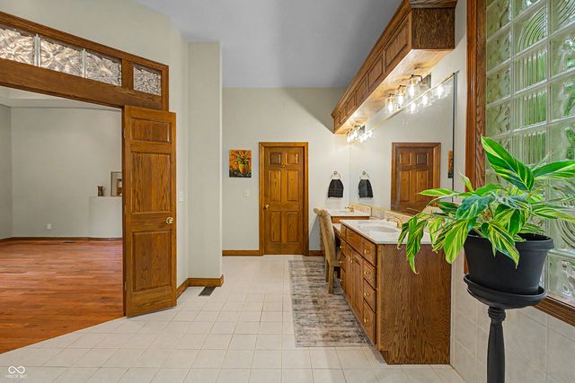 12980 W Mount Healthy Road, Columbus, IN 47201
