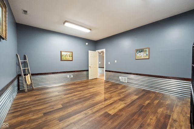 12980 W Mount Healthy Road, Columbus, IN 47201