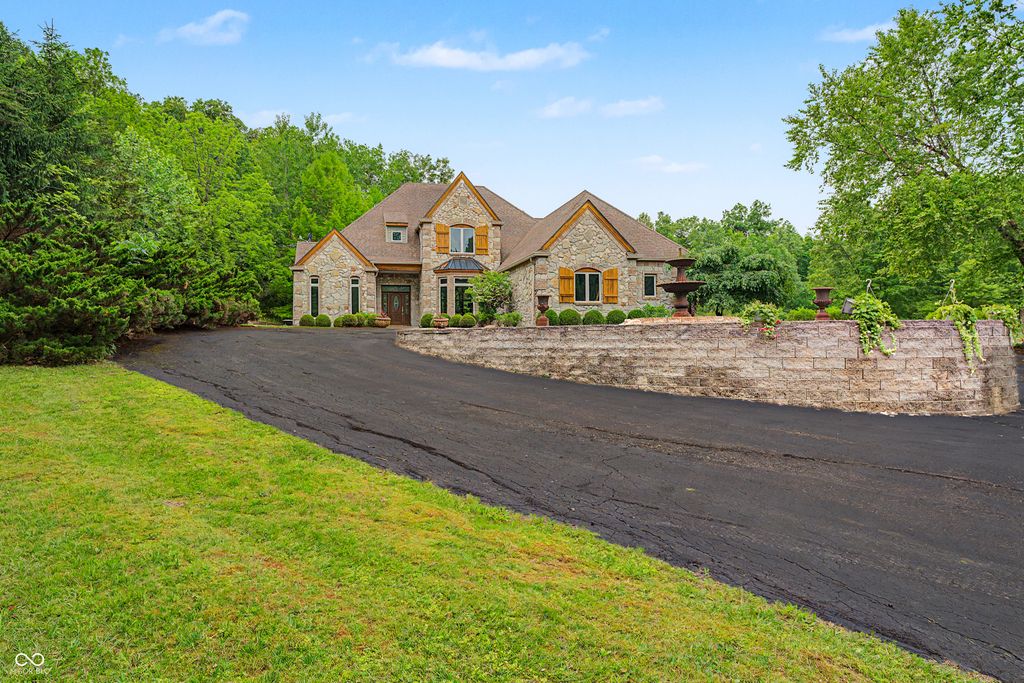 12980 W Mount Healthy Road, Columbus, IN 47201