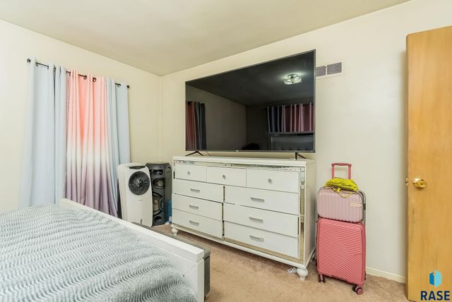 2001 W 22nd St Street, Sioux Falls, SD 57105