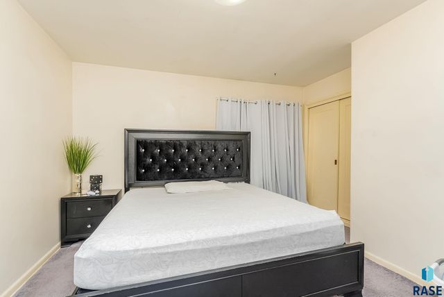 2001 W 22nd St Street, Sioux Falls, SD 57105