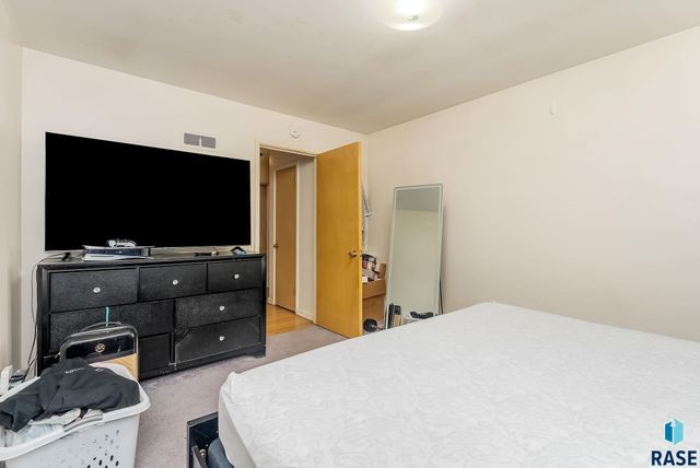 2001 W 22nd St Street, Sioux Falls, SD 57105