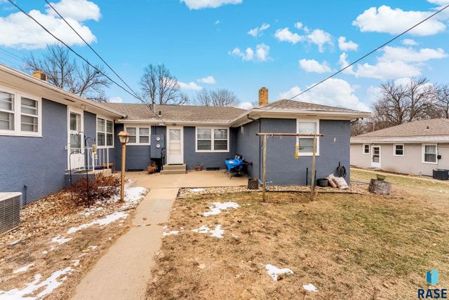 2001 W 22nd St Street, Sioux Falls, SD 57105