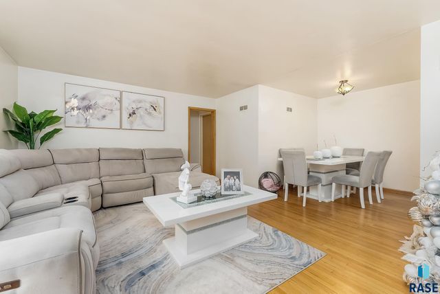 2001 W 22nd St Street, Sioux Falls, SD 57105