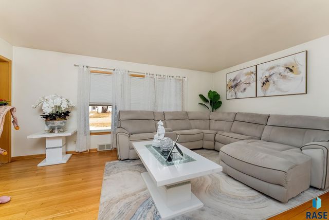 2001 W 22nd St Street, Sioux Falls, SD 57105