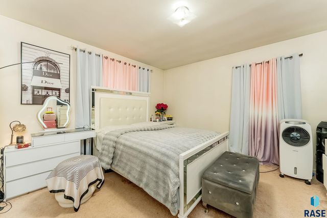 2001 W 22nd St Street, Sioux Falls, SD 57105