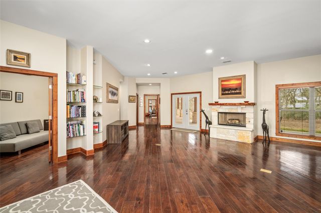 145 State Loop 92, La Grange, TX 78945