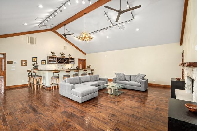 145 State Loop 92, La Grange, TX 78945