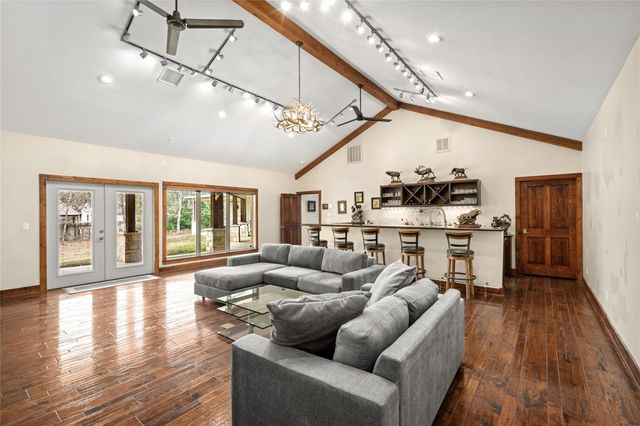 145 State Loop 92, La Grange, TX 78945