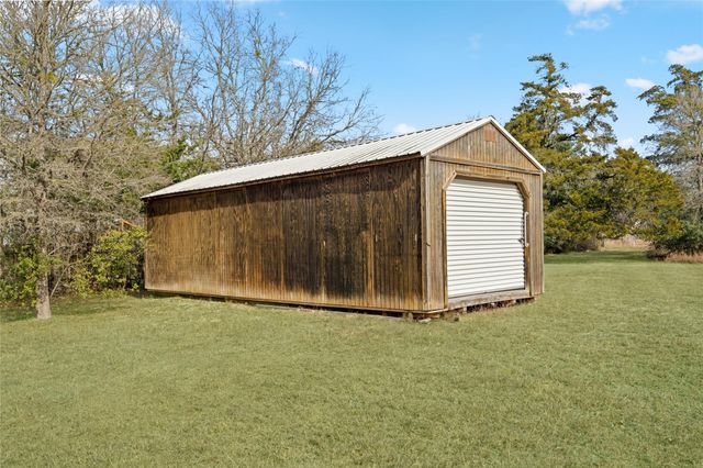 145 State Loop 92, La Grange, TX 78945