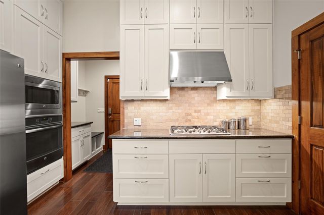 145 State Loop 92, La Grange, TX 78945