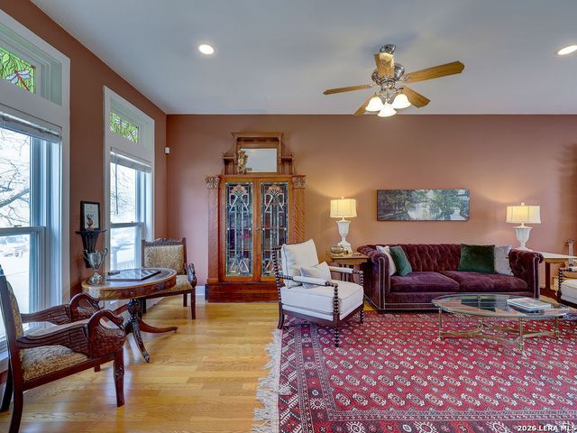 400 E Guenther St Unit 2202, San Antonio, TX 78210