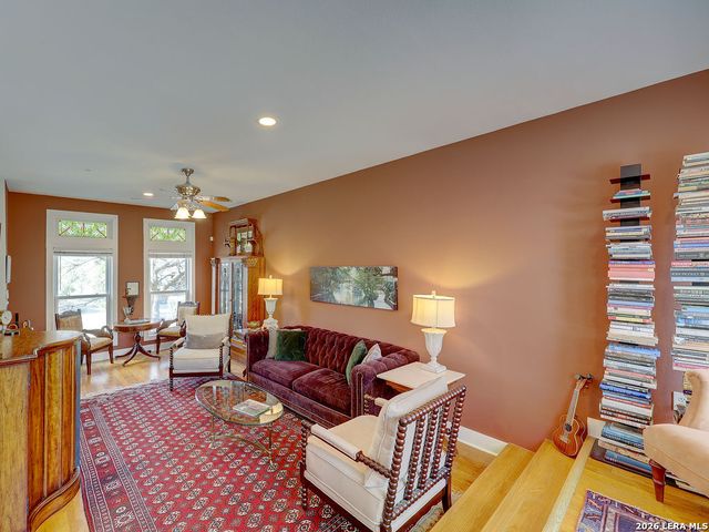 400 E Guenther St Unit 2202, San Antonio, TX 78210