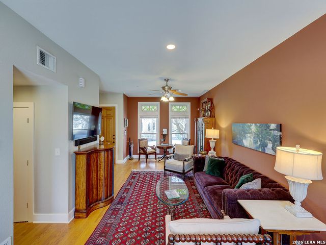 400 E Guenther St Unit 2202, San Antonio, TX 78210