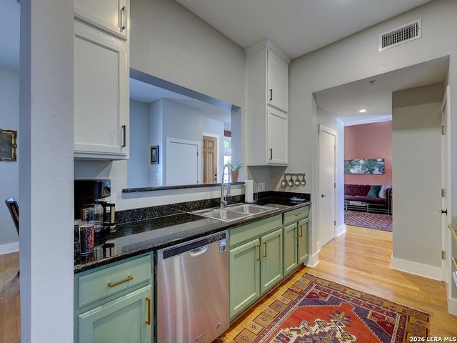 400 E Guenther St Unit 2202, San Antonio, TX 78210