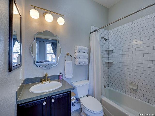 400 E Guenther St Unit 2202, San Antonio, TX 78210