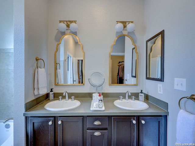 400 E Guenther St Unit 2202, San Antonio, TX 78210