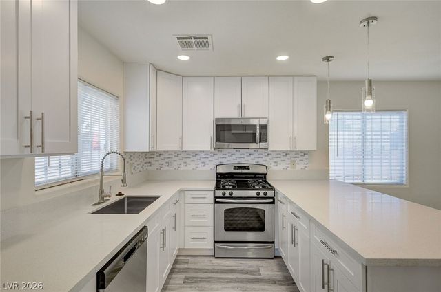4004 Emerald Wood Street, Las Vegas, NV 89115