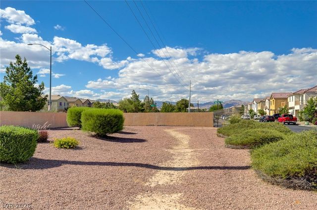 4004 Emerald Wood Street, Las Vegas, NV 89115