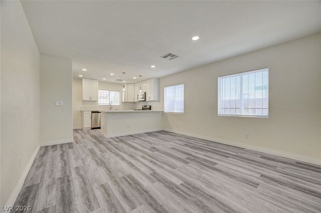 4004 Emerald Wood Street, Las Vegas, NV 89115