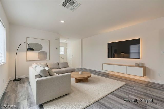 4004 Emerald Wood Street, Las Vegas, NV 89115