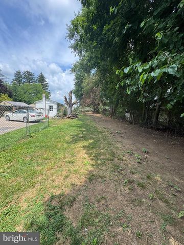 35 W MAIN ST, Newmanstown, PA 17073