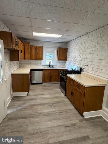 35 W MAIN ST, Newmanstown, PA 17073