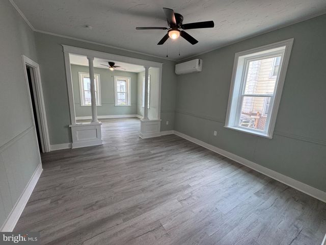 35 W MAIN ST, Newmanstown, PA 17073
