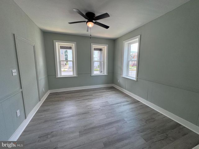 35 W MAIN ST, Newmanstown, PA 17073