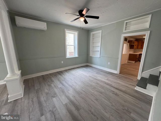 35 W MAIN ST, Newmanstown, PA 17073