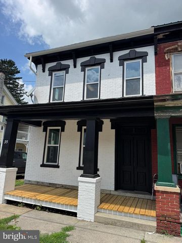 35 W MAIN ST, Newmanstown, PA 17073