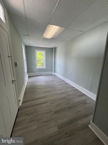35 W MAIN ST, Newmanstown, PA 17073