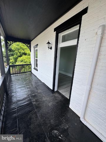 35 W MAIN ST, Newmanstown, PA 17073