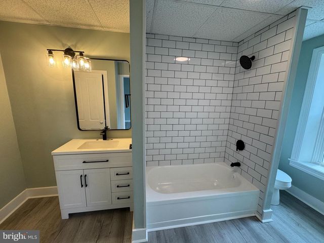 35 W MAIN ST, Newmanstown, PA 17073