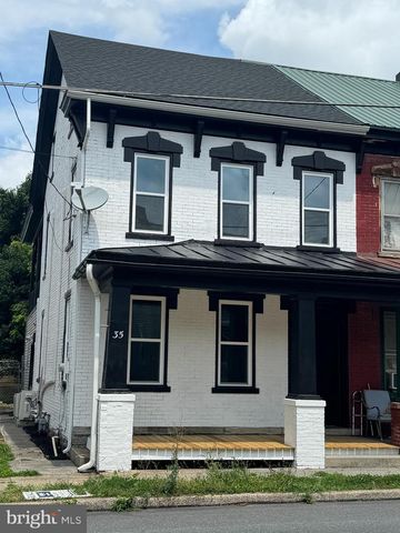 35 W MAIN ST, Newmanstown, PA 17073