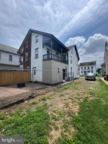 35 W MAIN ST, Newmanstown, PA 17073