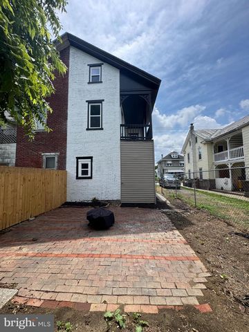 35 W MAIN ST, Newmanstown, PA 17073